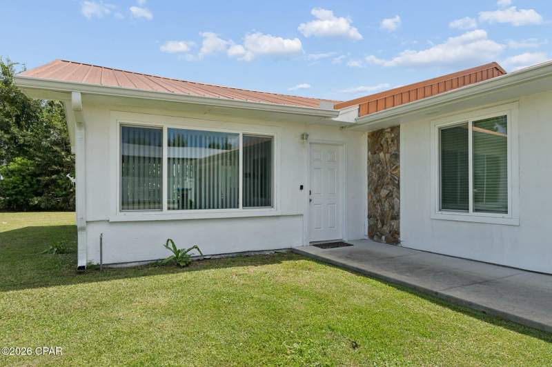 4 bedroom SingleFamilyResidence at 2742 E Highway 390, St A B Dev Co, Panama City — photo 2