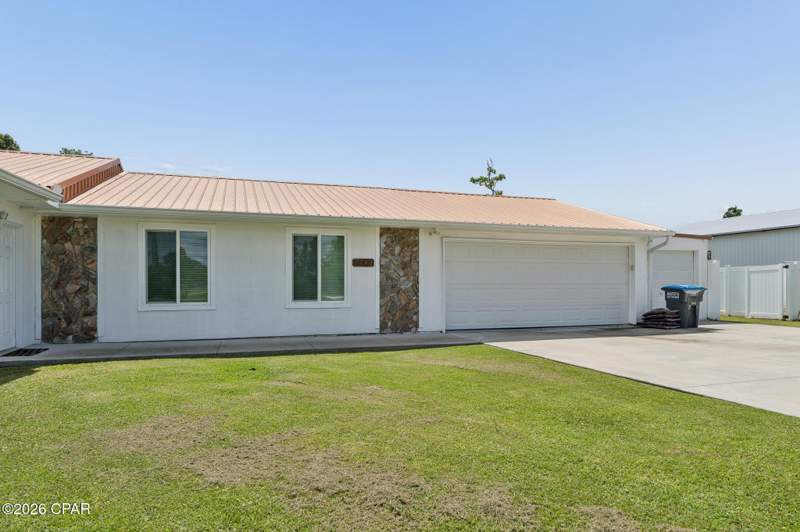 4 bedroom SingleFamilyResidence at 2742 E Highway 390, St A B Dev Co, Panama City — photo 3