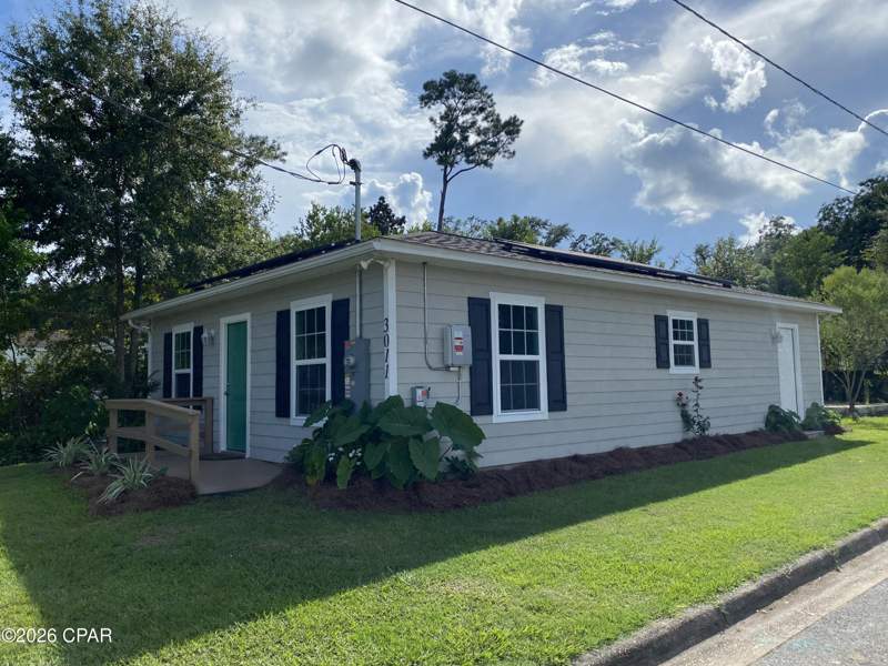 2 bedroom SingleFamilyResidence at 3011 2nd Street, North Highlands, Marianna — photo 3