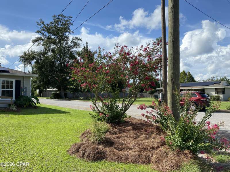 2 bedroom SingleFamilyResidence at 3011 2nd Street, North Highlands, Marianna — photo 5