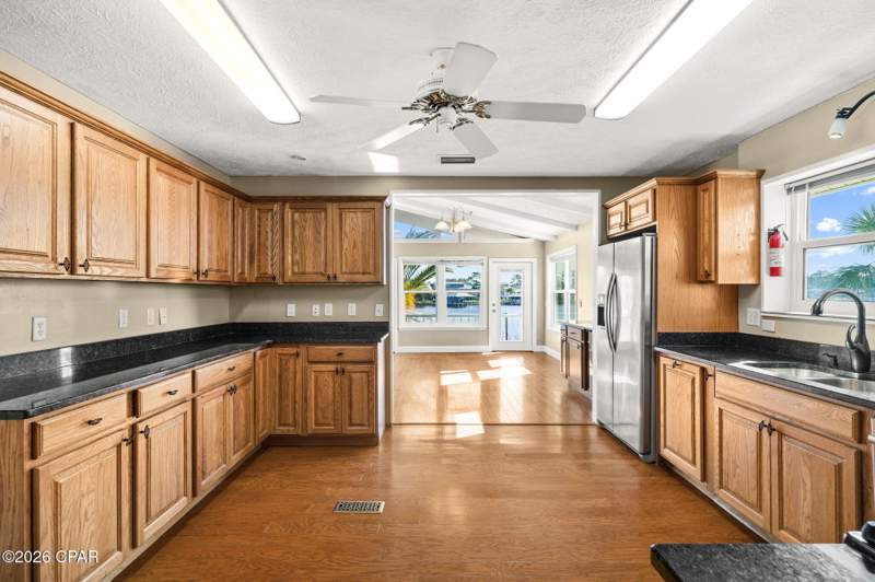 3 bedroom SingleFamilyResidence at 7202 S Lagoon Drive, Holiday Beach Unit 11, Panama City — photo 4