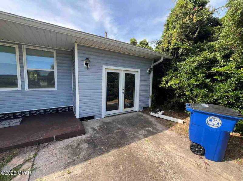 3 bedroom SingleFamilyResidence at 901 E 2nd Place, Cove Terrace, Panama City — photo 3