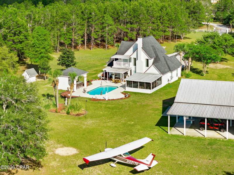 3 bedroom SingleFamilyResidence at 5120 Airpark Boulevard, Crystal Village Air Park, Chipley — photo 2