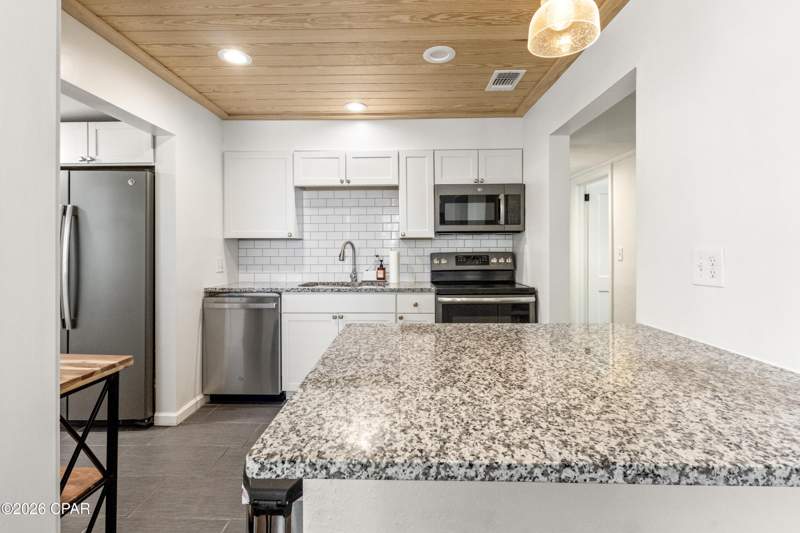 3 bedroom SingleFamilyResidence at 118 N Gayle Avenue, Cove Terrace, Panama City — photo 4