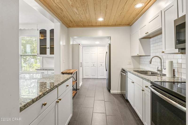 3 bedroom SingleFamilyResidence at 118 N Gayle Avenue, Cove Terrace, Panama City — photo 5