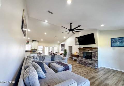 5863 Catalina Lane, Greenwood FL - photo 13 of 63
