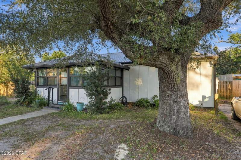 3 bedroom Attached at 1614 Molitor Avenue, St. Andrews Bay Dev. Co., Panama City — photo 2