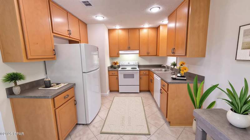 3 bedroom SingleFamilyResidence at 906 Everitt Avenue, Robindale, Panama City — photo 2