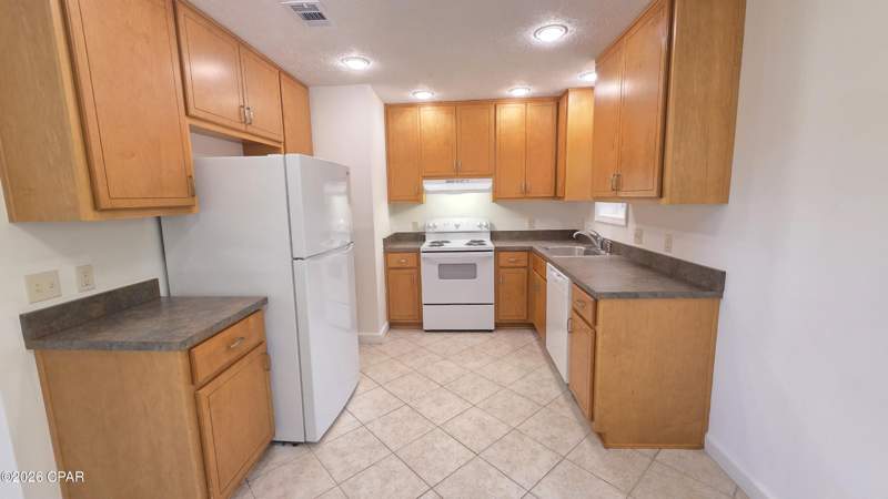 3 bedroom SingleFamilyResidence at 906 Everitt Avenue, Robindale, Panama City — photo 4