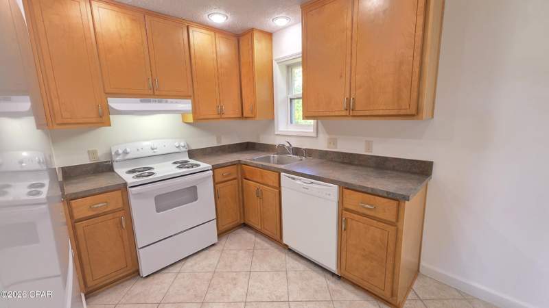 3 bedroom SingleFamilyResidence at 906 Everitt Avenue, Robindale, Panama City — photo 5