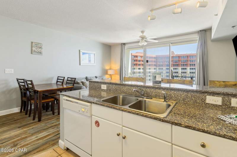 1 bedroom Condominium at 9900 S Thomas Drive 2009, Shores Of Panama, Panama City — photo 3