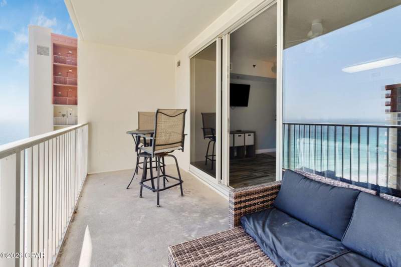 1 bedroom Condominium at 9900 S Thomas Drive 2009, Shores Of Panama, Panama City — photo 4