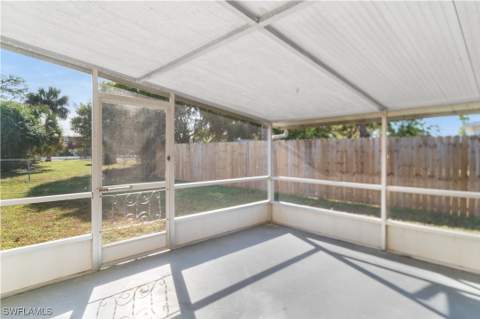 4820 Barcelona Cir, Naples FL - photo 13 of 18