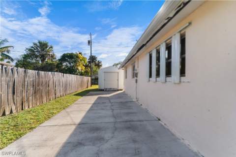 4820 Barcelona Cir, Naples FL - photo 16 of 18