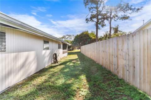 4820 Barcelona Cir, Naples FL - photo 17 of 18