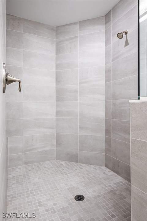 16360 Viansa Way 8-201, Naples FL - photo 16 of 35