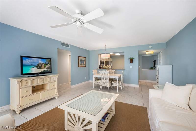 2 bedroom Condominium at 2922 Kings Lake Blvd 2922, Windsor At Kings Lake, Naples — photo 3