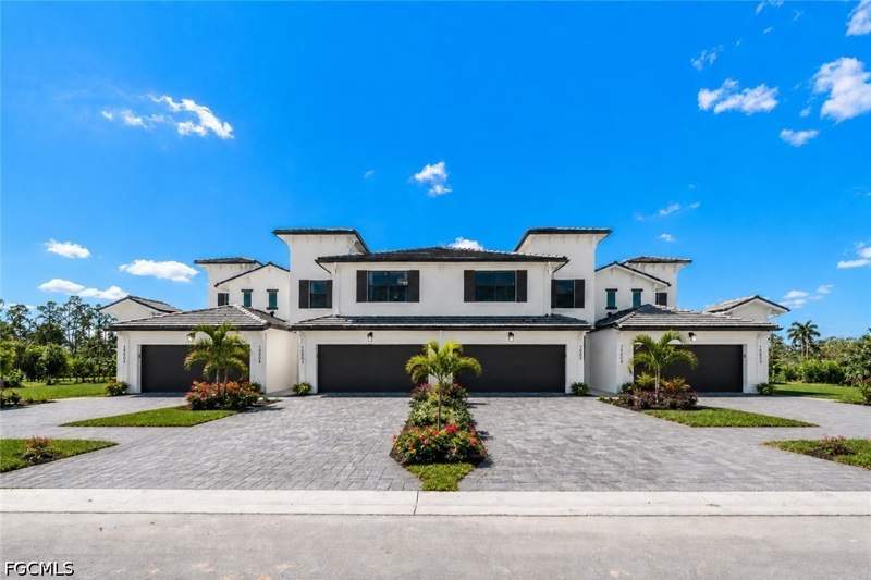 3 bedroom Townhouse at 6085 Barbara Cir, Santa Barbara Place Naples, Naples — photo 3
