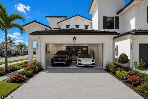 6085 Barbara Cir, Naples FL - photo 6 of 32