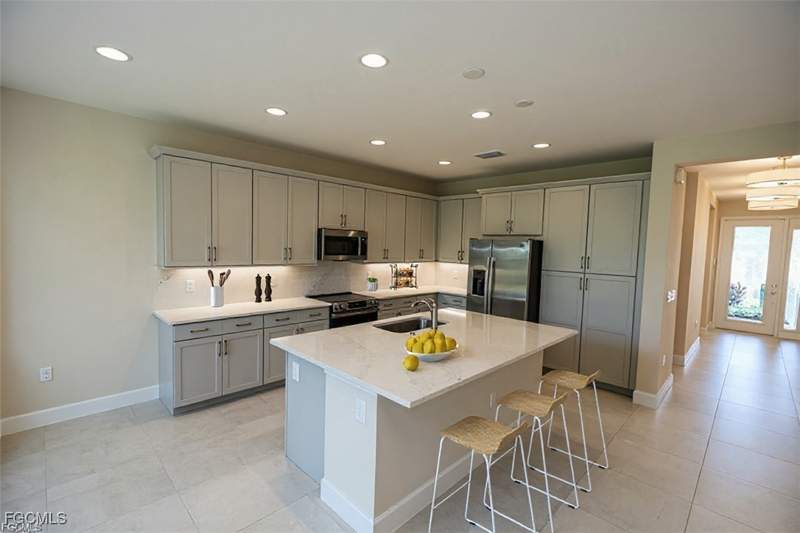 4 bedroom SingleFamilyResidence at 3384 Meloy Dr, Valencia Harbor, Fort Myers — photo 5