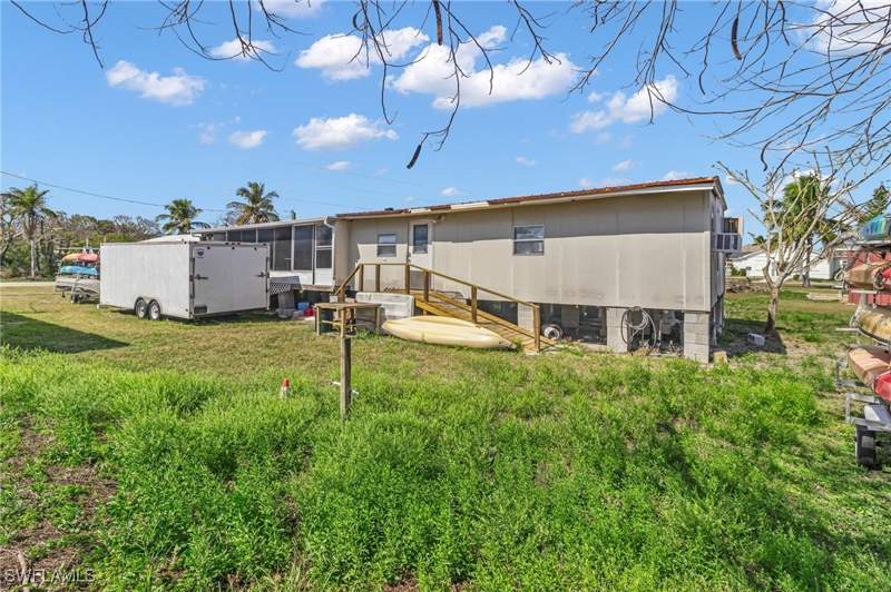 2 bedroom ManufacturedHome at 224 Mamie St, Chokoloskee, Chokoloskee — photo 2