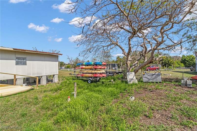 2 bedroom ManufacturedHome at 224 Mamie St, Chokoloskee, Chokoloskee — photo 3