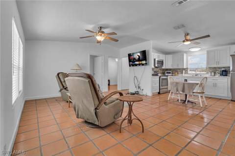228 Mamie St, Chokoloskee FL - photo 9 of 25