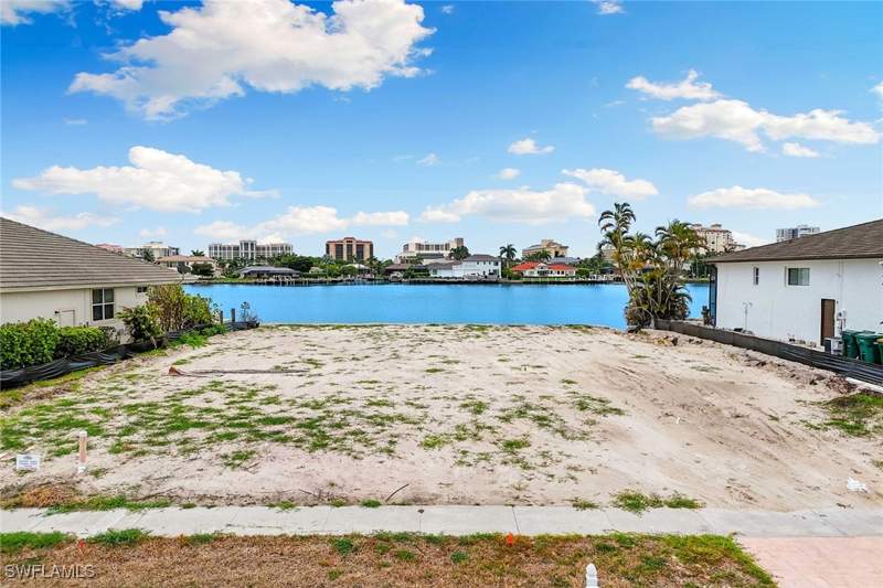 5 bedroom SingleFamilyResidence at 372 Lamplighter Dr, Marco Island, Marco Island — photo 2