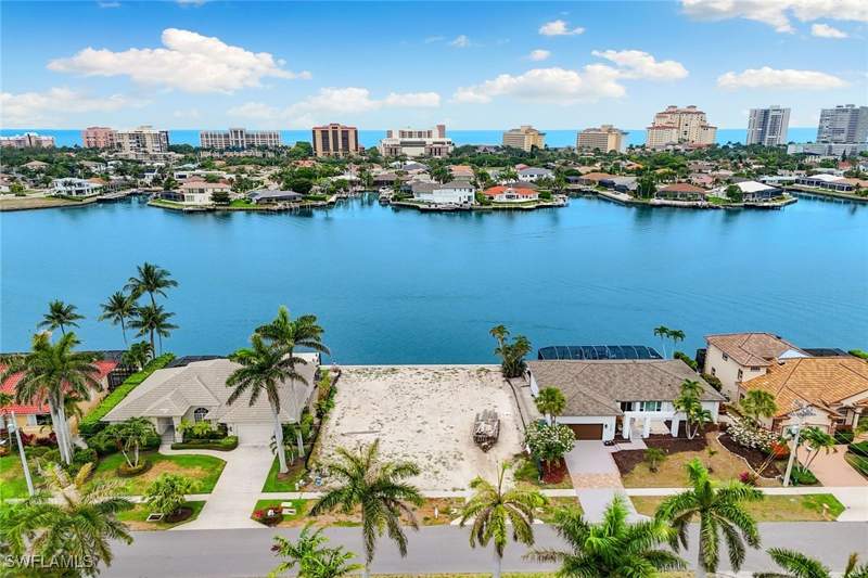 5 bedroom SingleFamilyResidence at 372 Lamplighter Dr, Marco Island, Marco Island — photo 5