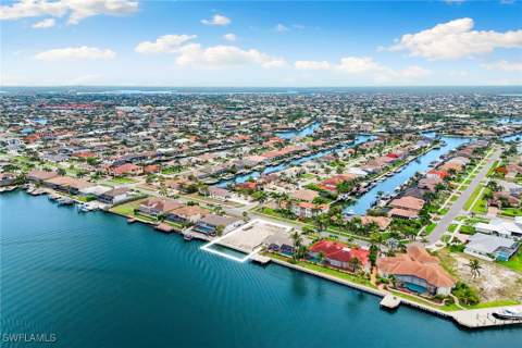 372 Lamplighter Dr, Marco Island FL - photo 6 of 14