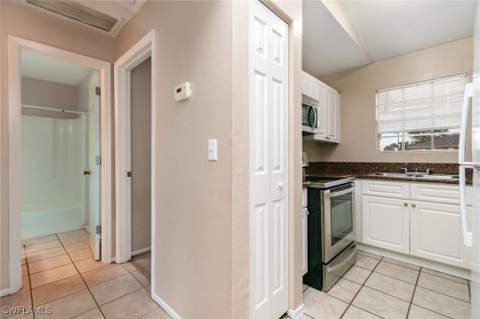 302 NE 10th Ter, Cape Coral FL - photo 6 of 15