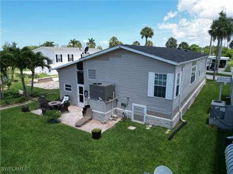 11341 Bayside Blvd, Fort Myers Beach FL - photo 6 of 35