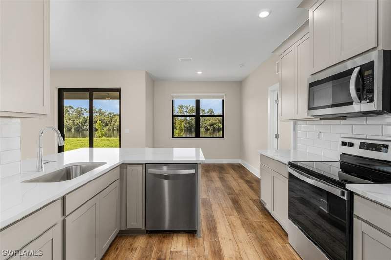 4 bedroom SingleFamilyResidence at 955 Admiral Bull Halsey Ave, Labelle, Labelle — photo 5