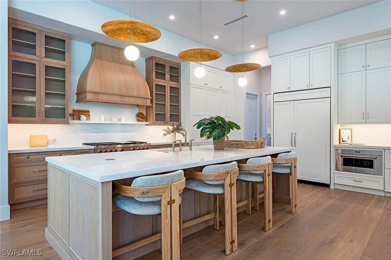 5 bedroom SingleFamilyResidence at 777 Binnacle Dr, Moorings, Naples — photo 3