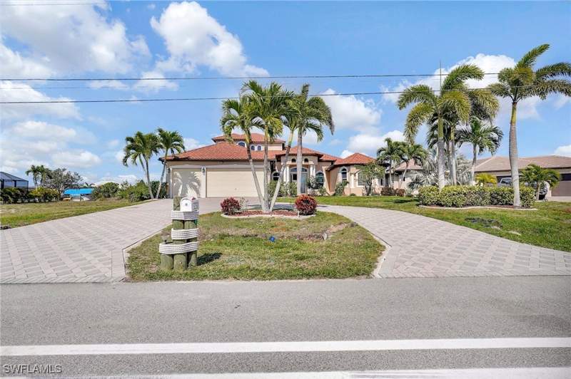 5 bedroom SingleFamilyResidence at 3231 Embers Pkwy W, Cape Coral, Cape Coral — photo 3