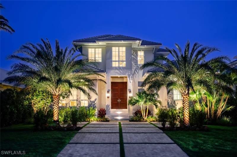 5 bedroom SingleFamilyResidence at 128 1st Ave S, Olde Naples, Naples — photo 2