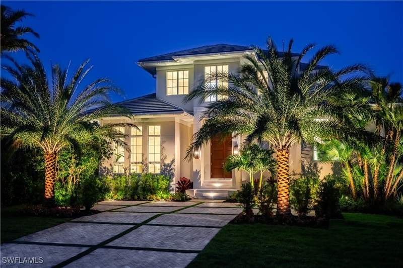 5 bedroom SingleFamilyResidence at 128 1st Ave S, Olde Naples, Naples — photo 3