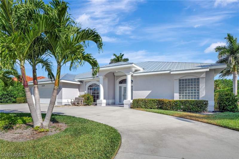 4 bedroom SingleFamilyResidence at 2024 Imperial Cir, Imperial Golf Estates, Naples — photo 2