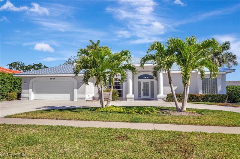 4 bedroom SingleFamilyResidence at 2024 Imperial Cir, Imperial Golf Estates, Naples — photo 4