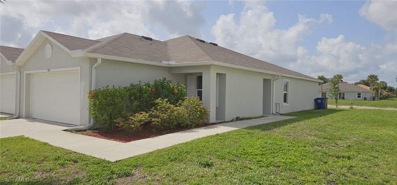 3 bedroom Attached at 9124 Aegean Cir, Lehigh Acres, Lehigh Acres — photo 2