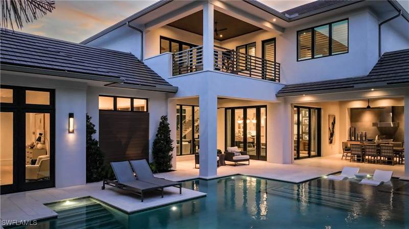 5 bedroom SingleFamilyResidence at 2021 Gordon Dr E, Aqualane Shores, Naples — photo 2