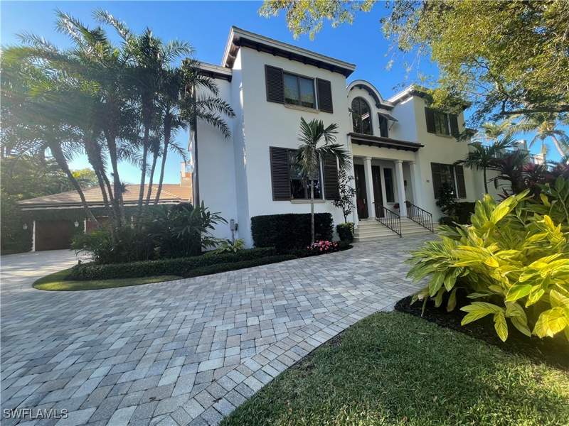 5 bedroom SingleFamilyResidence at 790 18th Ave S, Aqualane Shores, Naples — photo 2