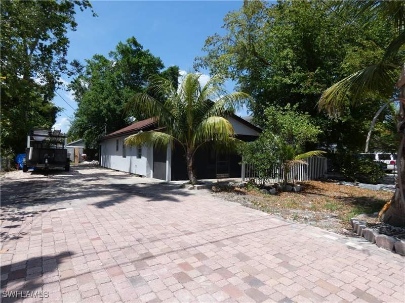 3 bedroom SingleFamilyResidence at 3817 Pearl St, Delay Park, Fort Myers — photo 2