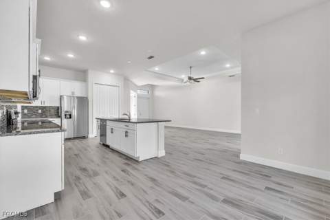 459 NE 2nd Pl, Cape Coral FL - photo 12 of 38