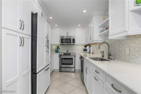 4005 Gulf Shore Blvd N 603, Naples FL - photo 11 of 35