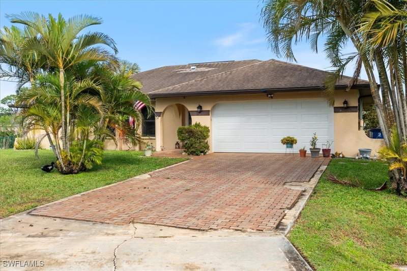 3 bedroom SingleFamilyResidence at 2403 Cherry Ct, Lakewood Terrace, Lehigh Acres — photo 4