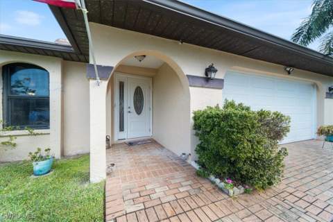 2403 Cherry Ct, Lehigh Acres FL - photo 6 of 33