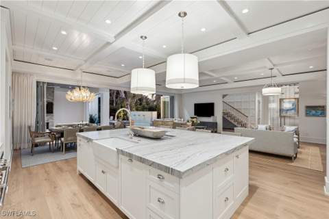 690 7th Ave N, Naples FL - photo 10 of 28