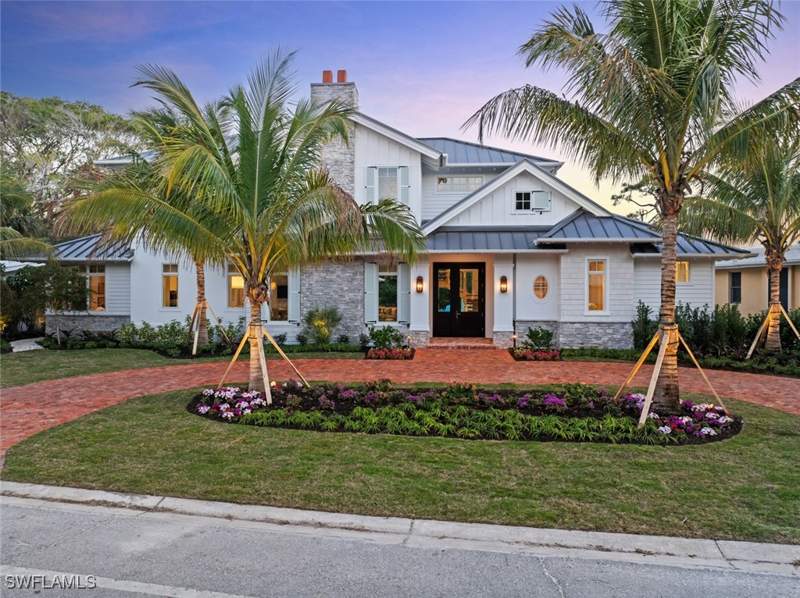 5 bedroom SingleFamilyResidence at 690 7th Ave N, Olde Naples, Naples — photo 2