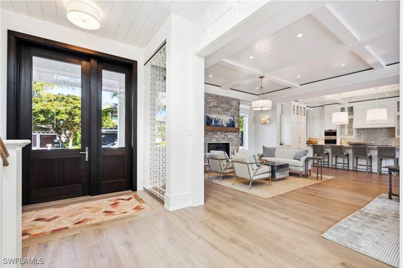 5 bedroom SingleFamilyResidence at 690 7th Ave N, Olde Naples, Naples — photo 4